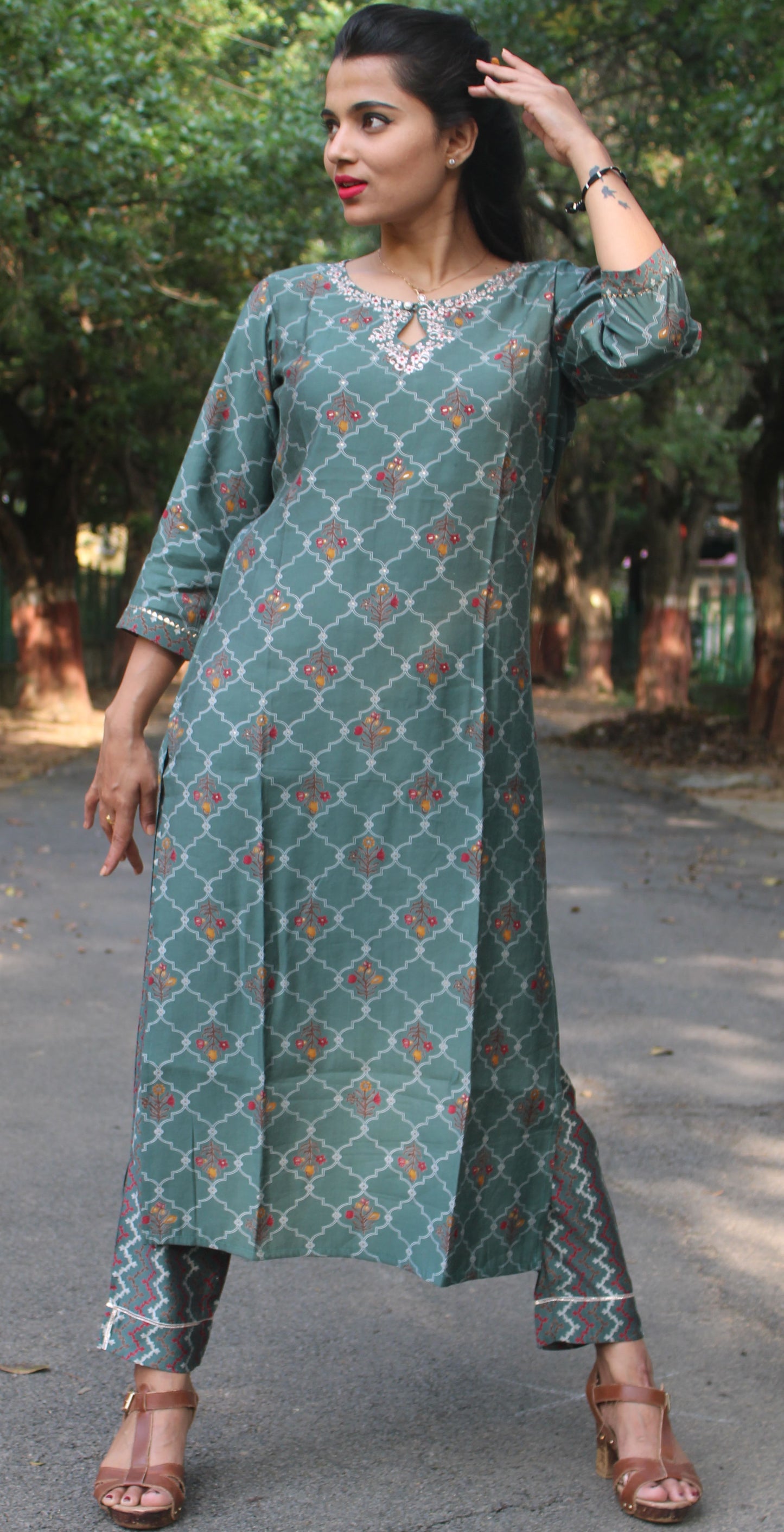 Women muslin sea green Printed straight Kurta with trouser