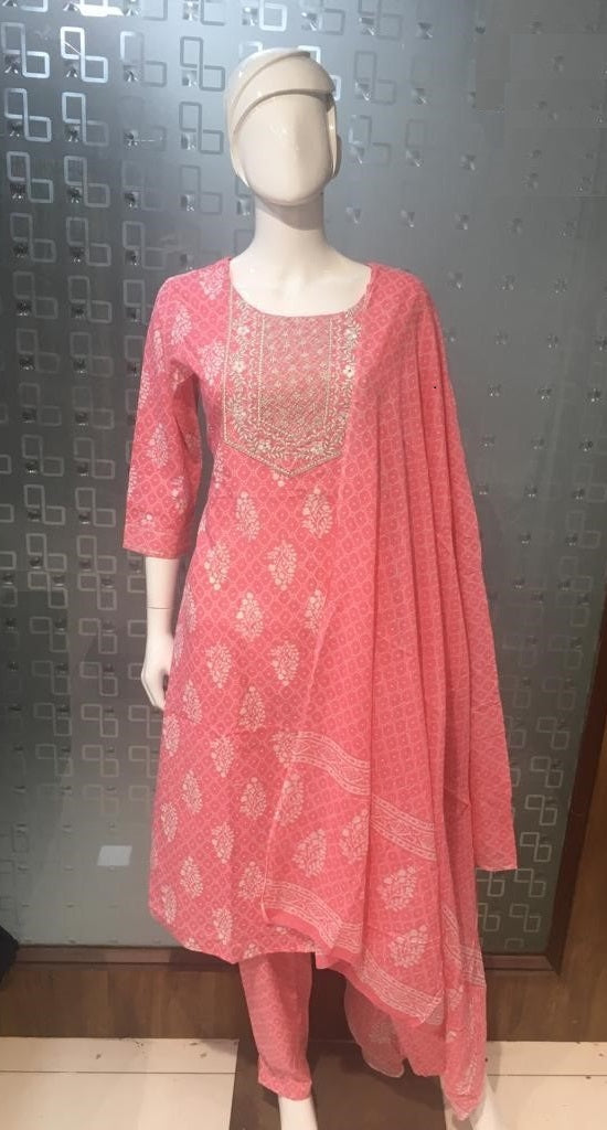 Women cotton pink floral Printed straight Kurta with trouser & With Dupatta